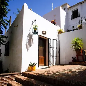 https://the-studio-under-the-wall-a-colourful-unique-one.es-andalucia.com
