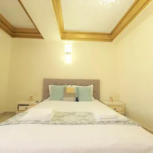 https://laroka-house-luxury-apartment-city-center-universitate.bucharesthotelsnow.com
